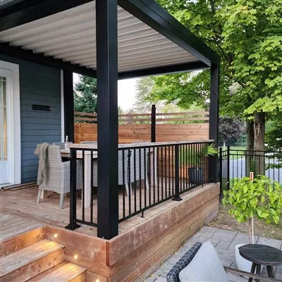 Gazebo s kovinsko streho